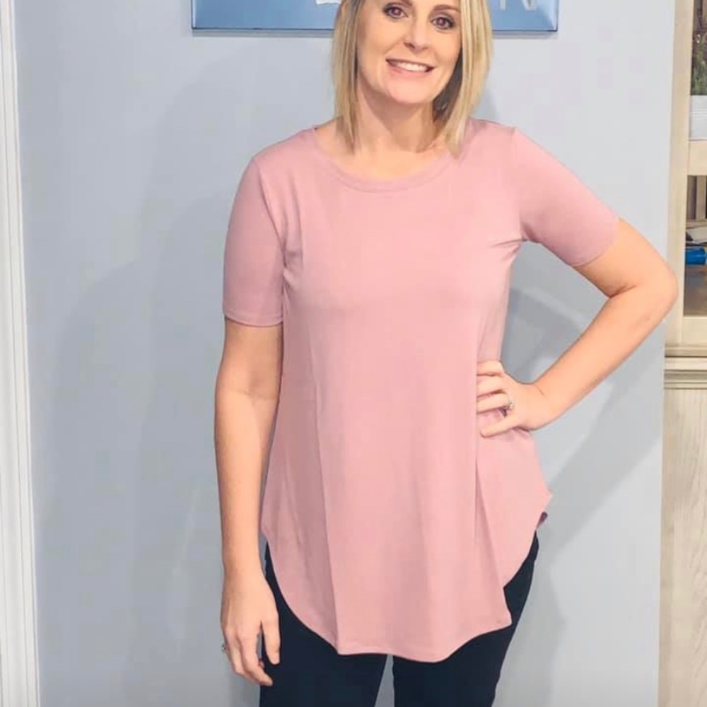 NWT Solid crew neck tee in dusty pink.